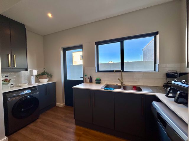 To Let 4 Bedroom Property for Rent in Sandown Western Cape